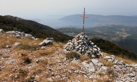 Русский крест над Черногорией