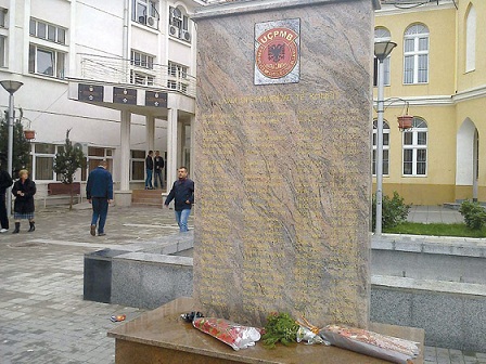 Сербская полиция арестовала подозреваемых в попытке сноса памятника албанским боевикам