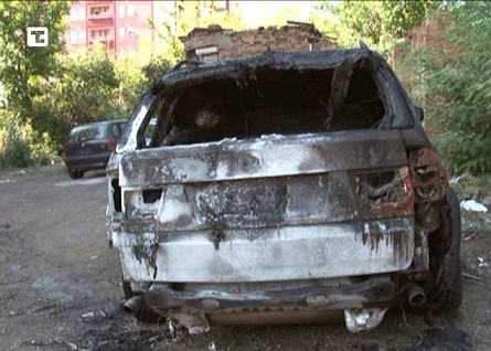 В северной части Косовской Митровицы подолжгли автомобиль