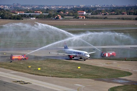 Первый самолет авиакомпании "Air Serbia" в сопровождении двух МиГ-29 прибыл в Белград