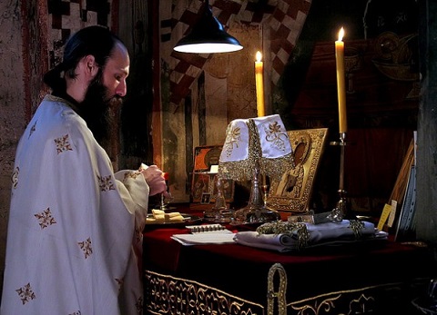 Иеромонах Илларион, бывший актер и рок-музыкант, стал настоятелем косовского монастыря Драганац