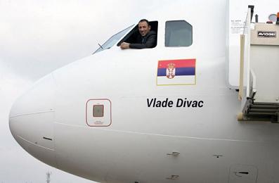 "Air Serbia" назвала самолет в честь баскетболиста Владе Диваца