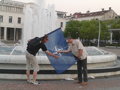 В столице Черногории сожгли флаг НАТО