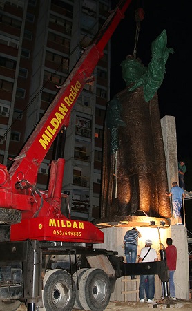 В Косовской Митровице установили памятник князю Лазарю В Косовской Митровице установили памятник князю Лазарю