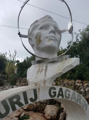 В Черногории осквернили памятник Гагарину