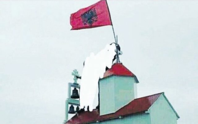Албанцы взяли штурмом черногорский храм Святой Троицы