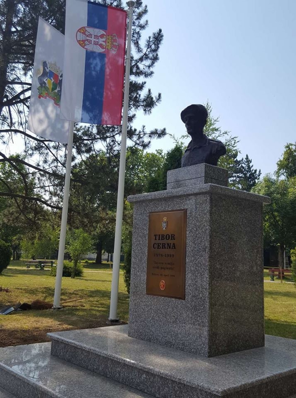 Александр Вучич открыл памятник герою войны в Косово