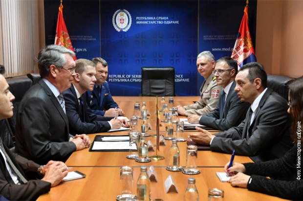 Российский посол встретился с новым министром обороны Сербии