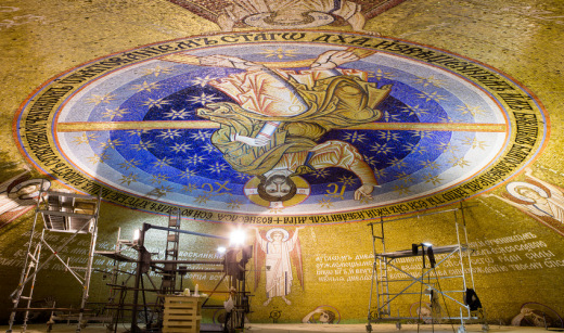Завершена мозаика на куполе храма Святого Саввы