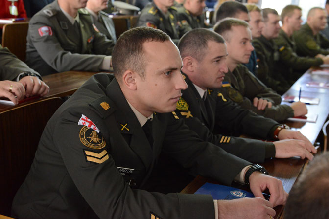 Военные из Украины и Грузии приехали на курсы в Белград