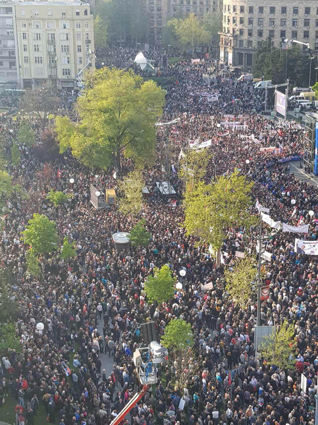 Митинг в поддержку президента Вучича собрал 150 тысяч человек