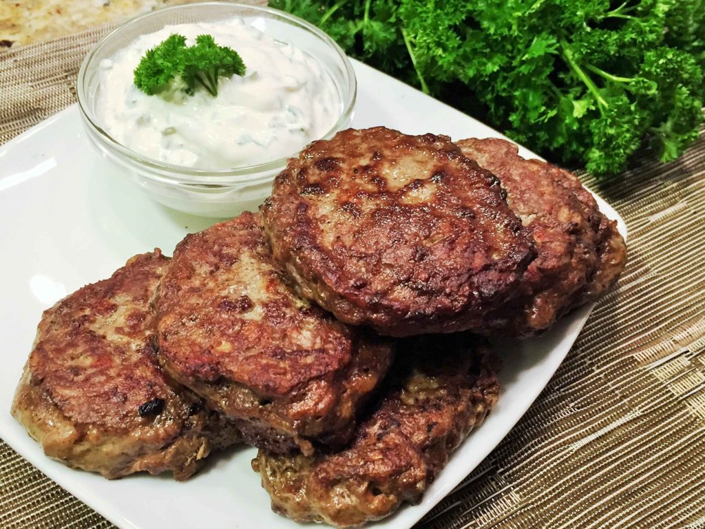 Котлеты по-сербски с соусом сацики