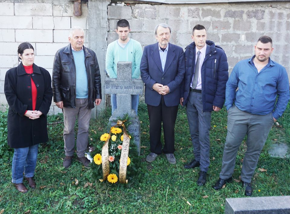 Представители Русской партии Крагуеваца почтили память белогвардейцев и красноармейцев