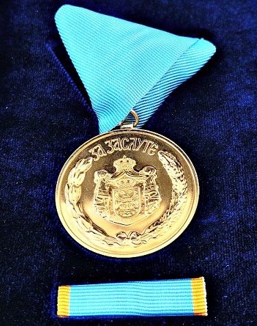 Золотая медаль за заслуги