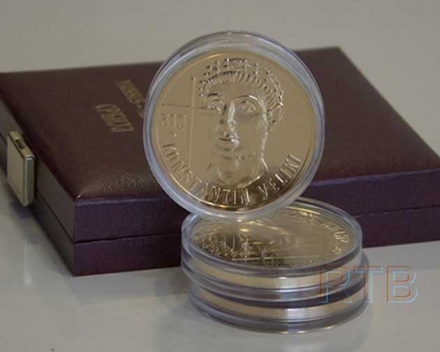 Золотые монеты в подарок российским солдатам