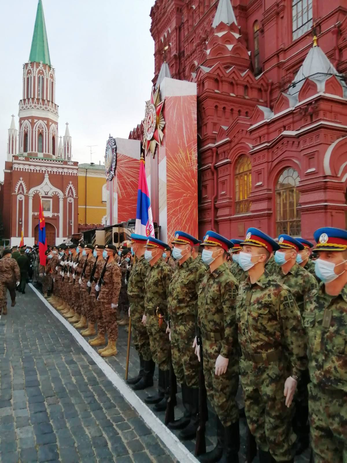 Сербские гвардейцы продезинфицированы и готовы к Параду