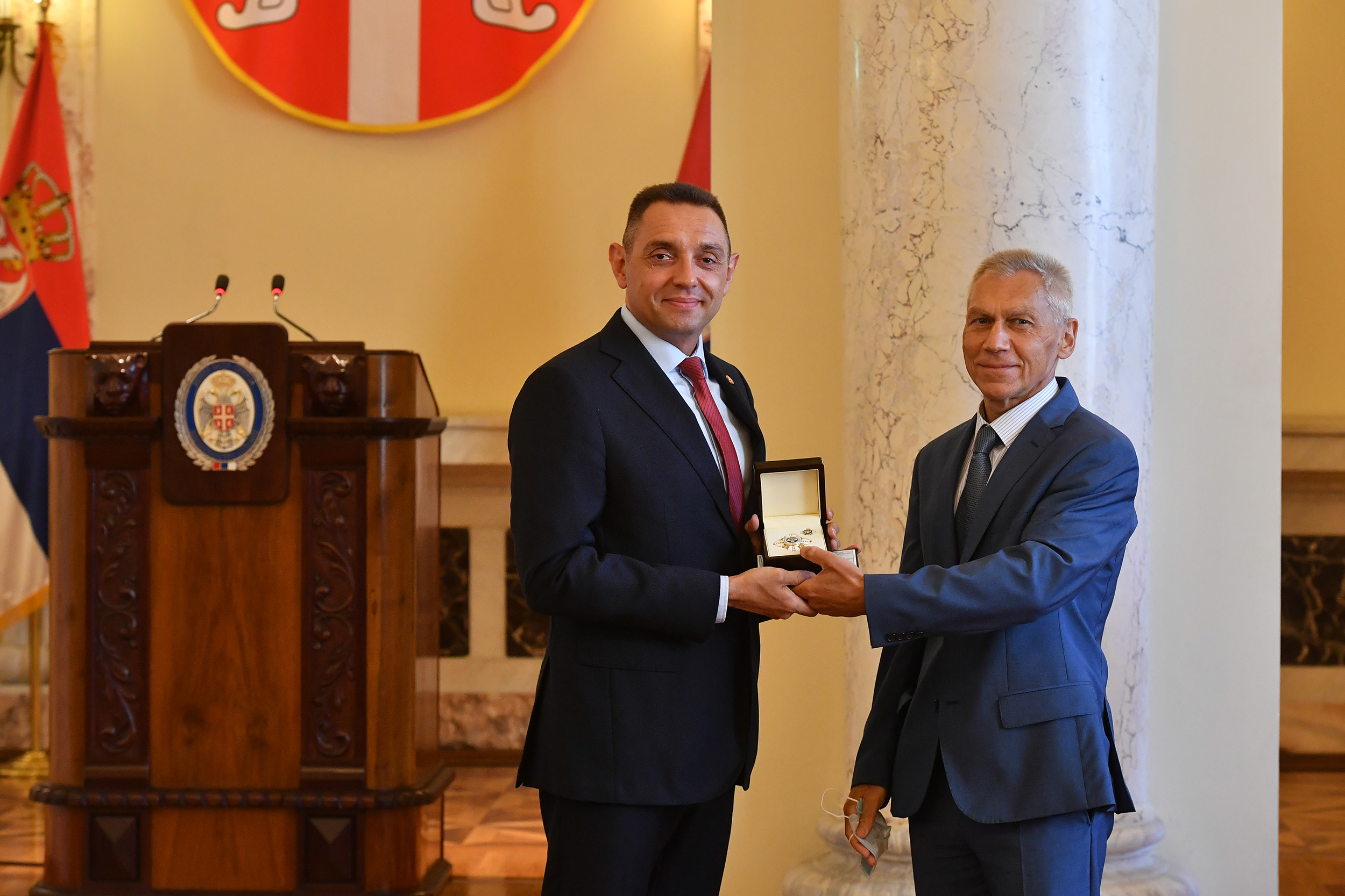 Руководство министерства обороны Сербии получило российские награды