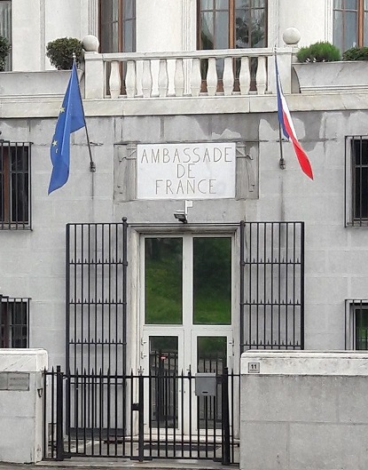 Власти Белграда скорбят по жертвам во Франции, белградцы — по митрополиту Амфилохию