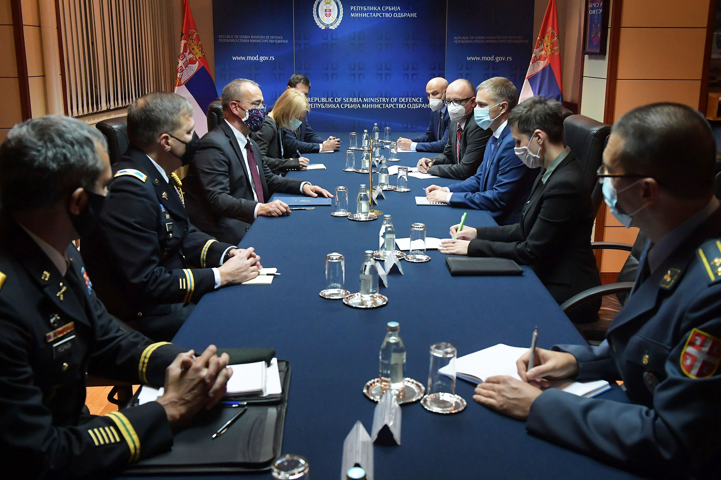 Новый министр обороны Сербии встретился с американским послом