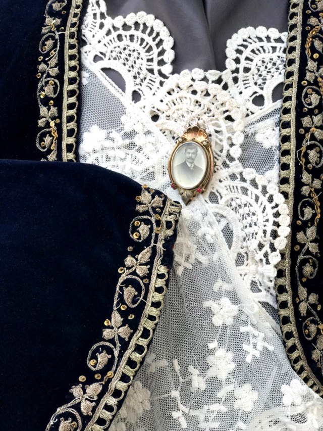 Либаде, тепелук и бареш, - что носили сербские модницы XIX века?