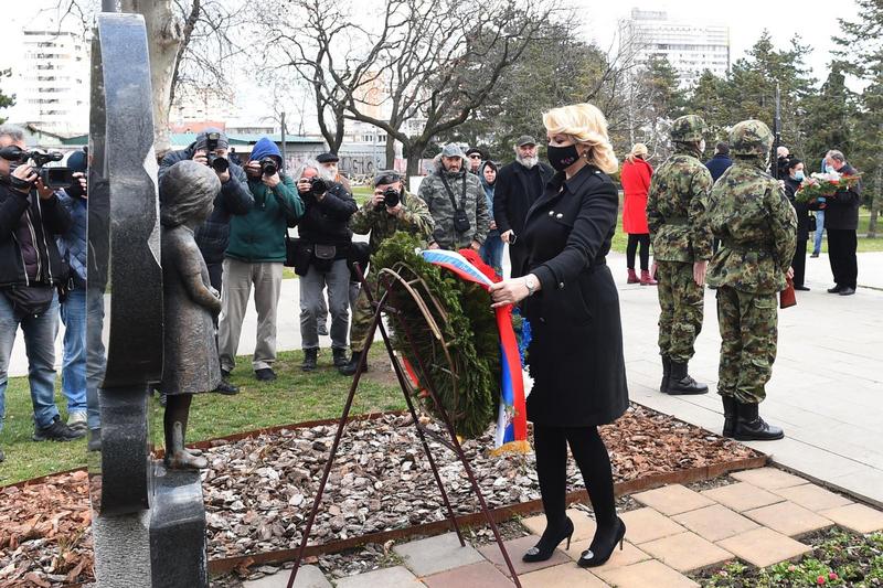 Возложение цветов к памятнику жертвам НАТО закончилось скандалом