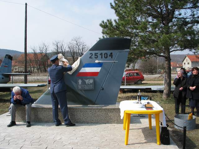 В селе Давидовац открыли памятник сербскому Гастелло