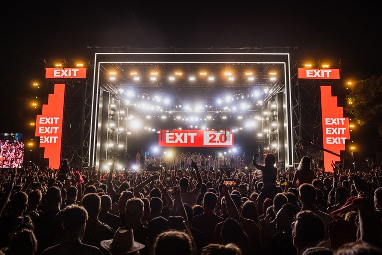 Фестиваль EXIT в Сербии собрал 42 000 гостей в первый же день