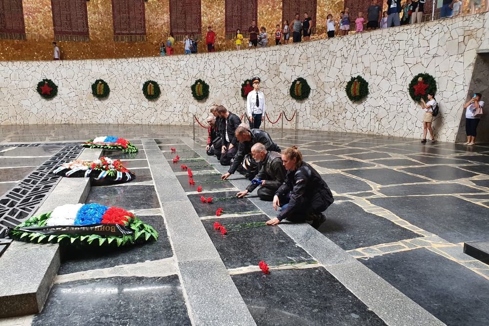 Россияне и сербы почтили память героев Сталинградской битвы