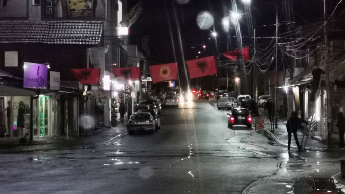 Флаги террористов над северной Митровицей