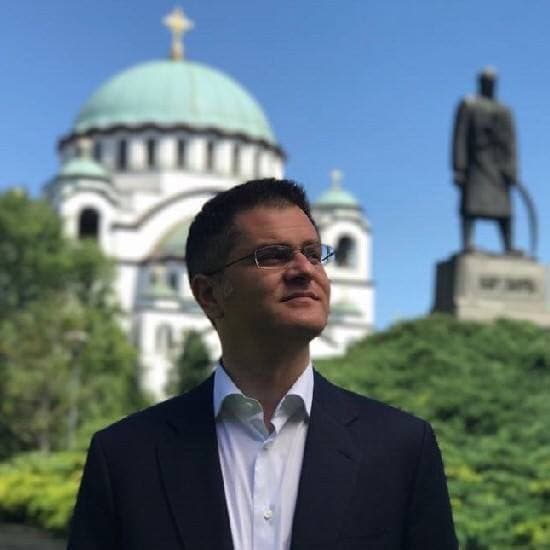 Вук Еремич: Вучич введет санкции против России после 3 апреля
