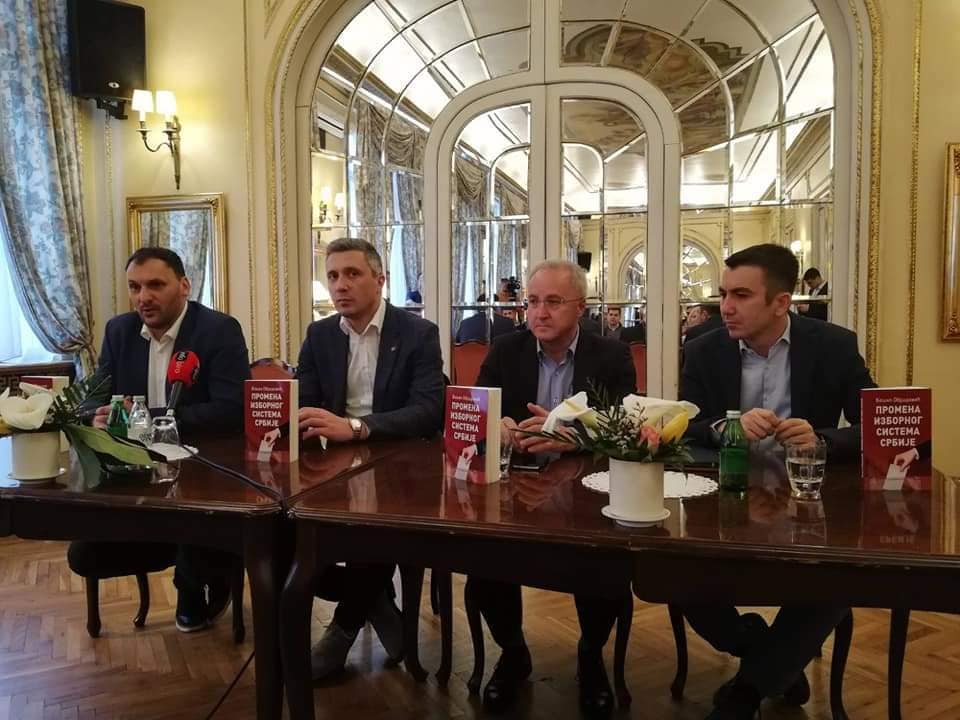 Вышла ​​новая книга Бошко Обрадовича «Изменение избирательной системы Сербии»