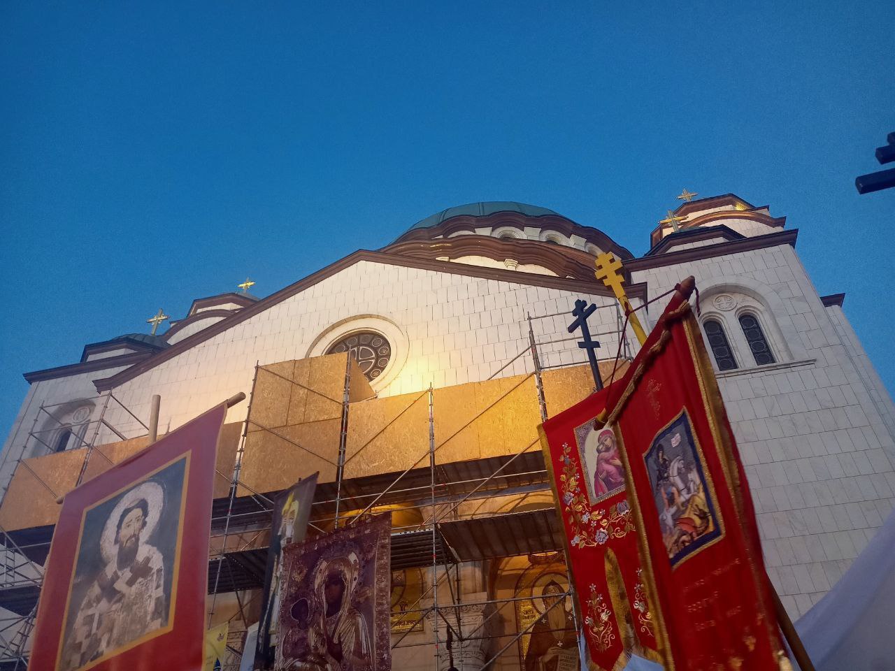 В Белграде проходит крестный ход в поддержку традиционных ценностей