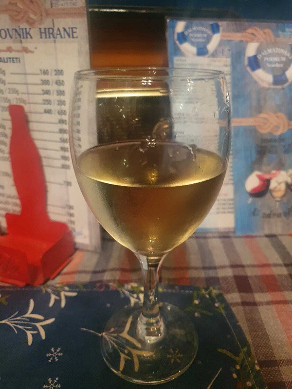 бокал белого
