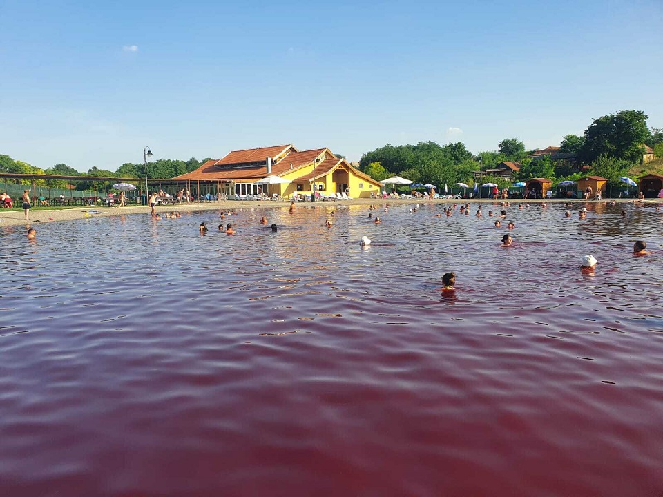 красное озеро