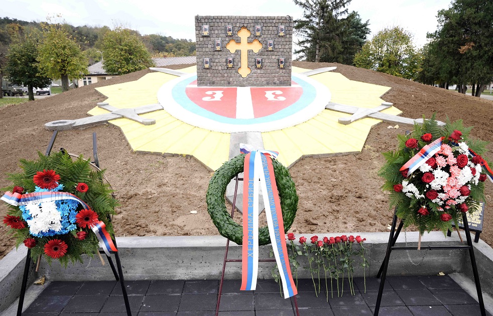 Глава МВД Сербии почтил память погибших жандармов
