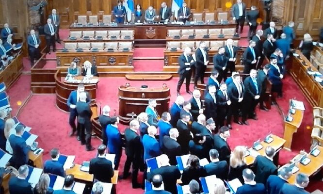 Депутаты от коалиции «Мы – голос народа» возмущены бардаком в парламенте