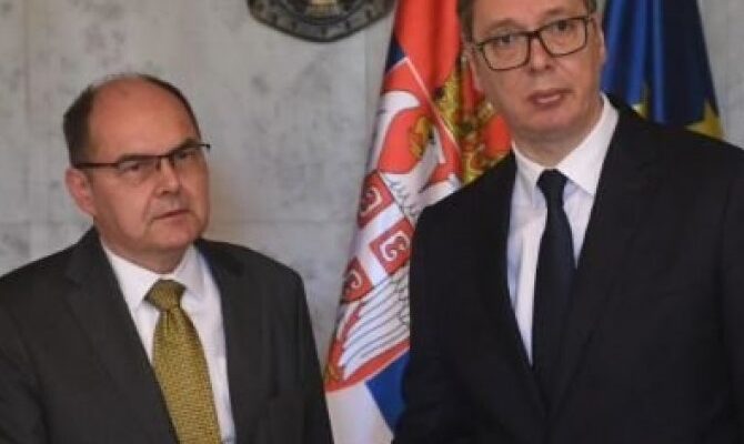 Президент Сербии принял «господина Шмидта»