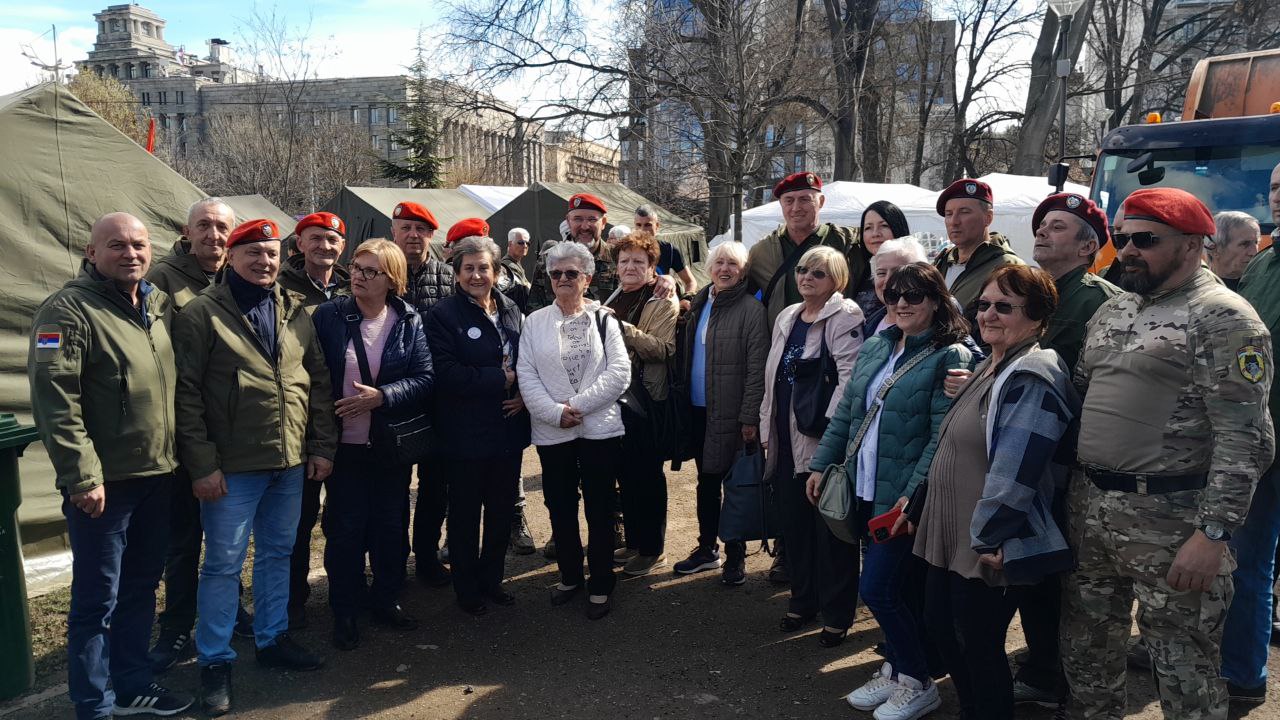Экскурсия по палаточному лагерю в центре Белграда