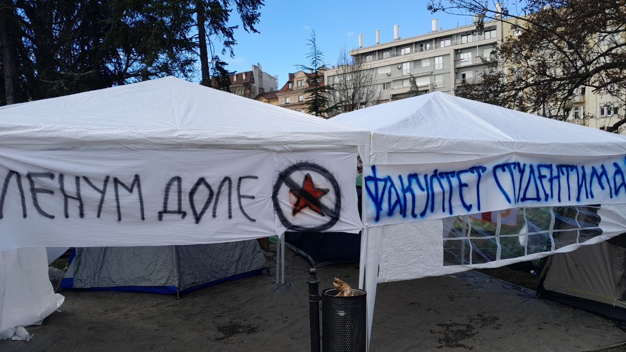 Экскурсия по палаточному лагерю в центре Белграда