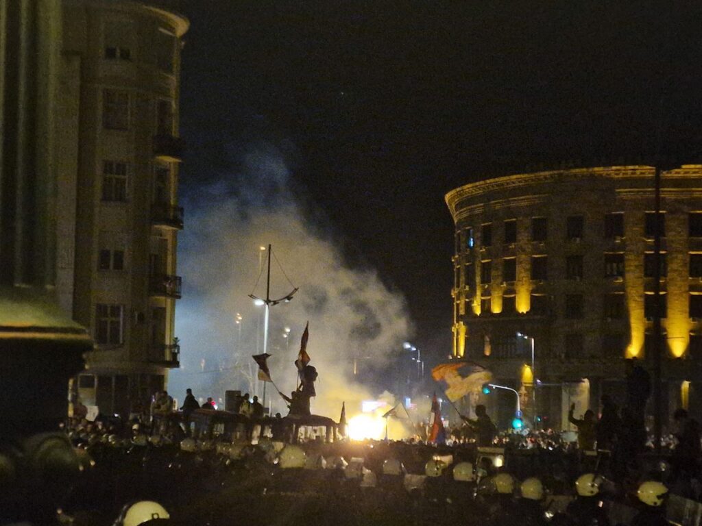 Послание сербам из России: Братья, не позвольте разделить вас!