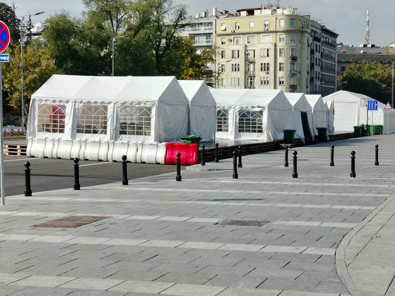 У Скупщины прошел митинг в поддержку раненого Милана Богдановича