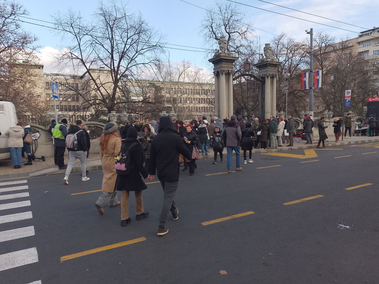 Студенты сегодня собирали подписи за досрочные выборы